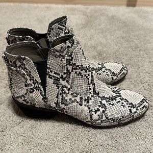 NWOT Sam Edelman crocodile print boots